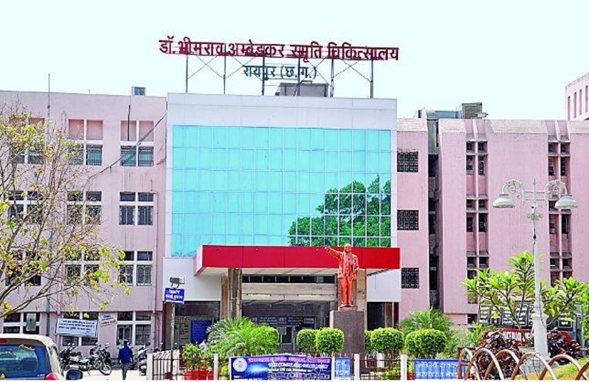 Raipur News : डराने लगा कोरोना, छत्तीसगढ़ के एक अस्पताल में कम पड़ रही शव रखने जगह